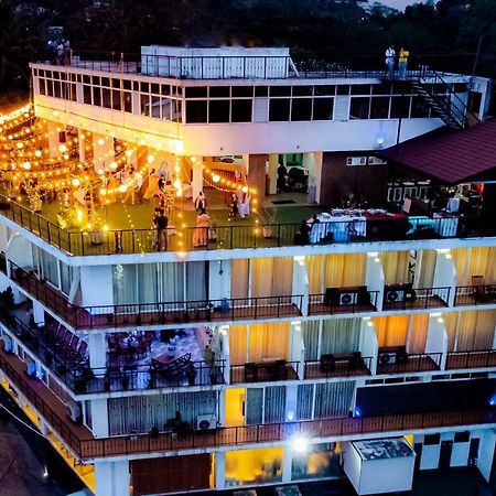 Sky View Grand 호텔 캔디 외부 사진